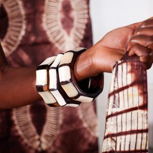 Bracelet africain en bois d&rsquo;ébène et os de zébu « Héritage »
