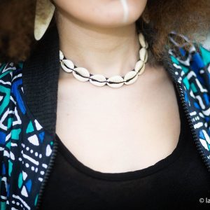 Collier ras du cou coquillages cauris « Troc »
