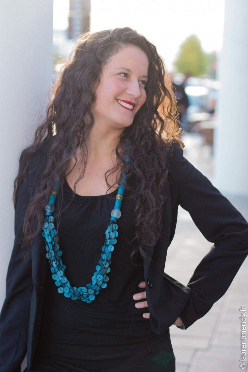 Collier africain en bakélite, bronze et pâte de verre « Pépite »