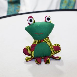 Grenouille en tissu africain « Miss »