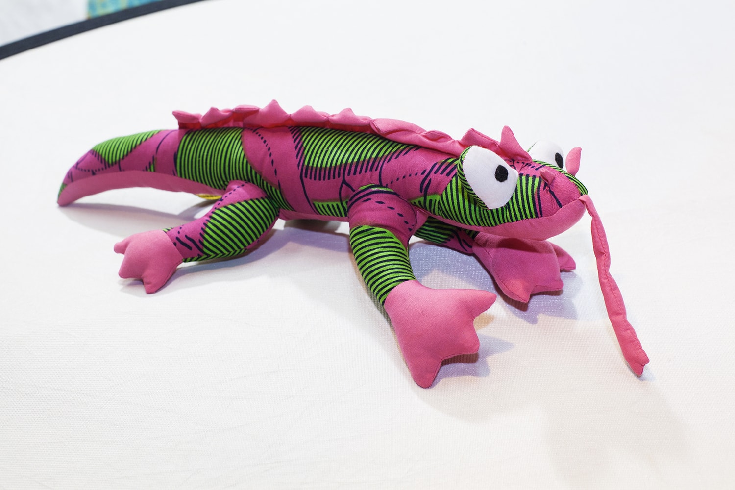 Caméléon en tissu africain «Gugus» – Image 2