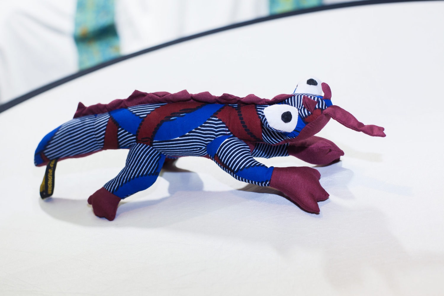 Caméléon en tissu africain «Gugus» – Image 3