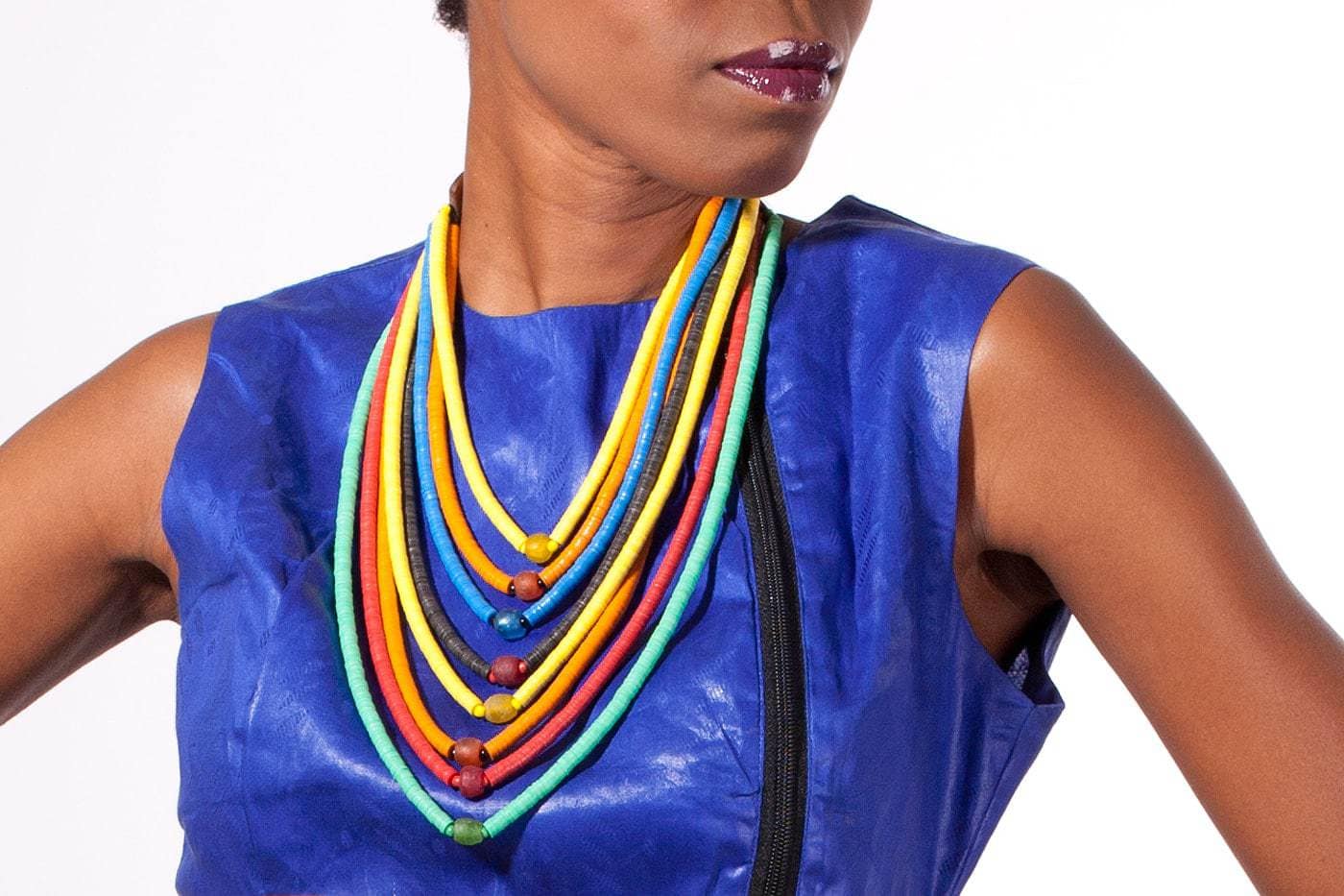 Collier africain en perles bakélite, pâte de verre et corne « Saba » – Image 4