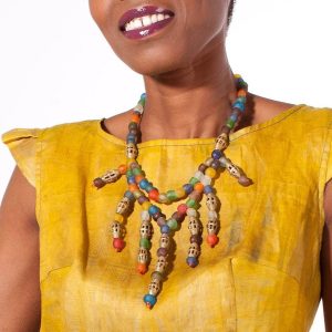 Collier en perles de verre et bronze « Larme de verre »