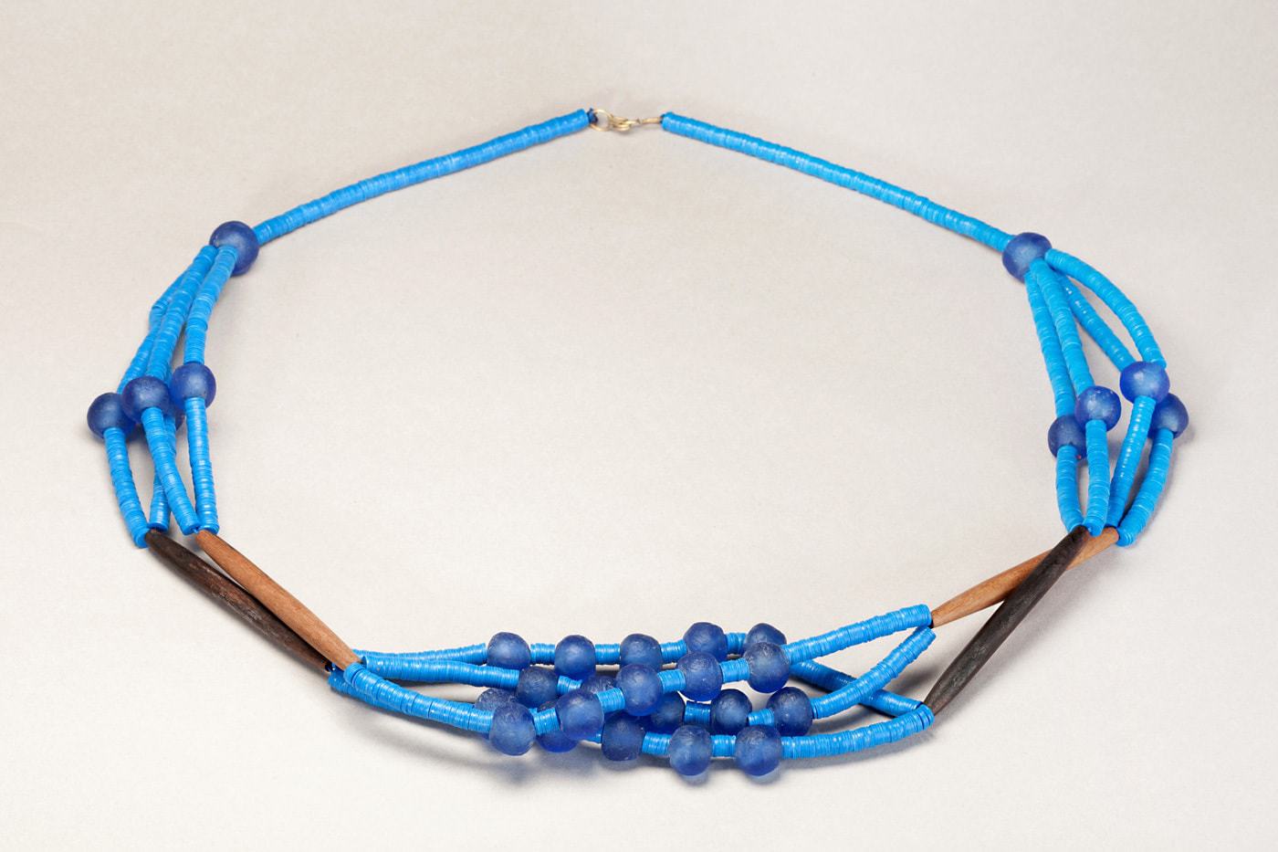 Collier africain en perle bakélite et tube d’ébène ou d’os : Tribu – Image 3